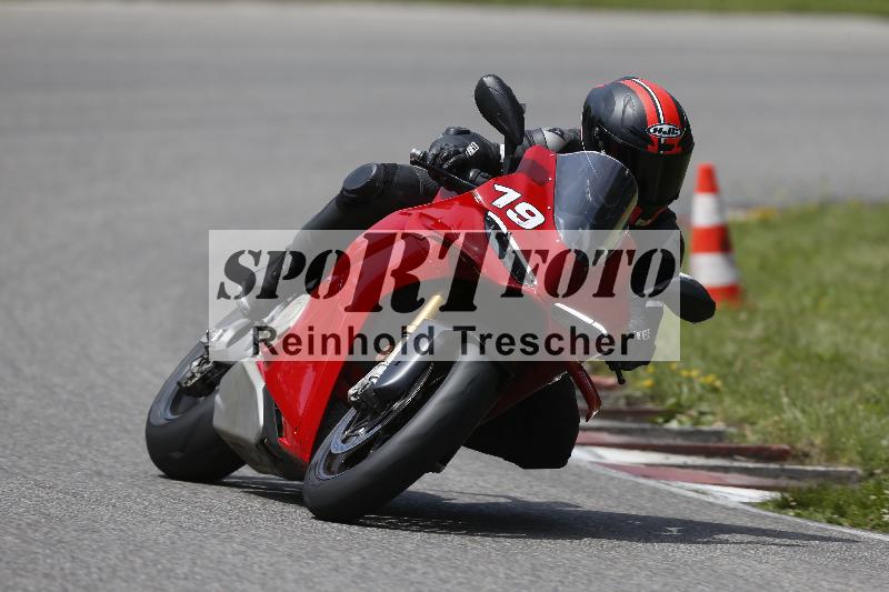 /27 12.06.2025 Ducati Schweiz Trackday Warmup  ADR/gelb-jeaune/19-1